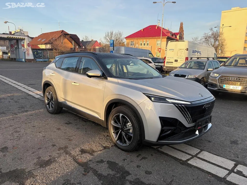 Dongfeng Mage, 1.5T 145kw E2 Silver / Black - fotka 2