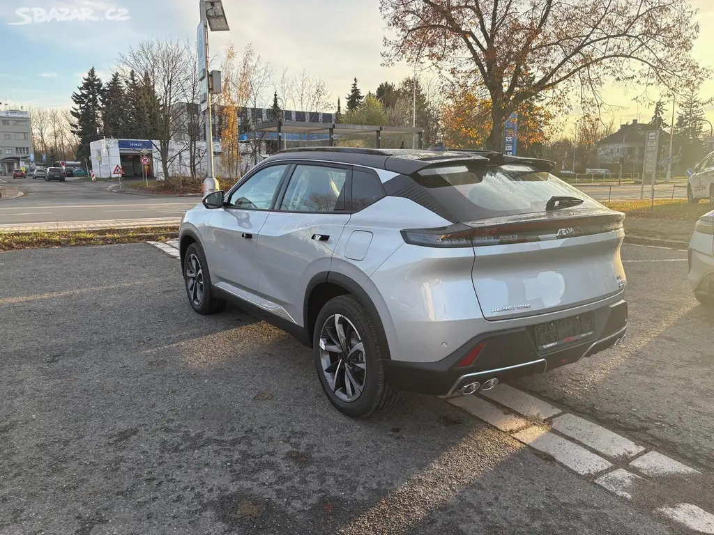 Dongfeng Mage, 1.5T 145kw E2 Silver / Black - fotka 3