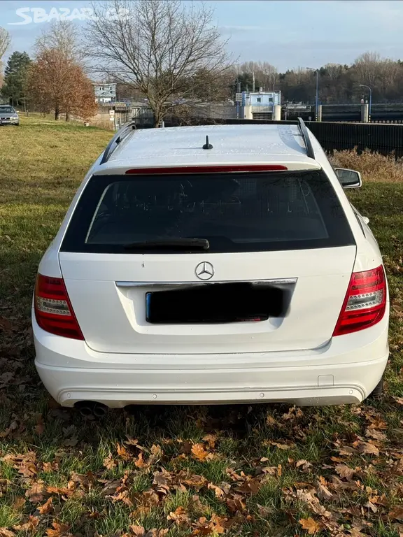 Mercedes-Benz W204 Facelift C220 cdi - fotka 4