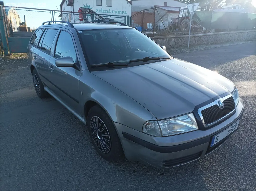 Škoda Octavia - fotka 2