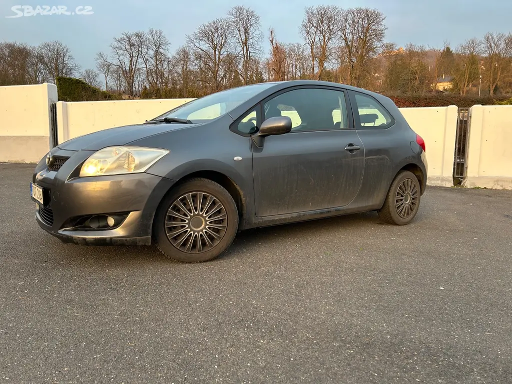 Toyota Auris 1.6 VVT-i (91 kW), benzín, r. 2007 - fotka 3
