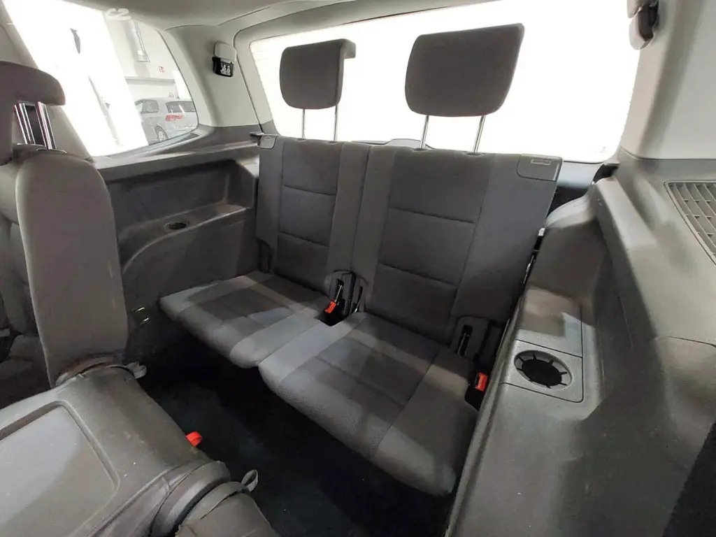 Volkswagen Touran, 1.2 Tsi 77KW 7-MÍST TAŽNÉ TOP - fotka 2