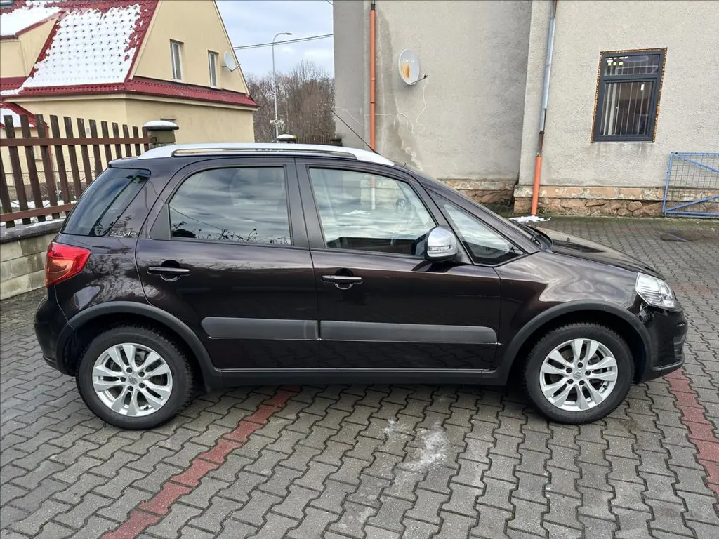 Suzuki SX4, 1,6 1.majitel ! - fotka 2
