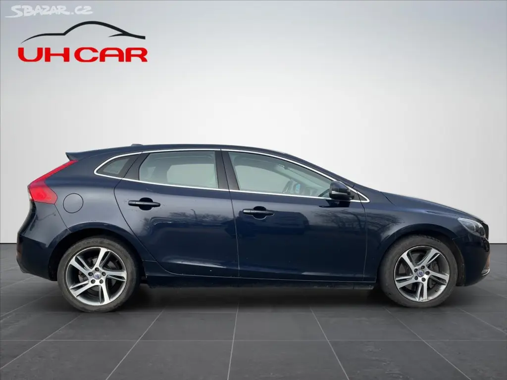 Volvo V40, 2,0 110kW NOVÁ SPOJKA, xenony - fotka 4