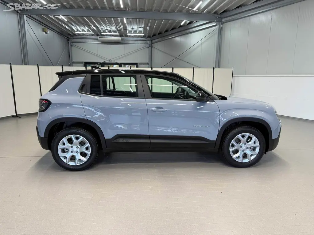 Jeep Avenger, Electric - Altitude 54kWh 156k - fotka 5