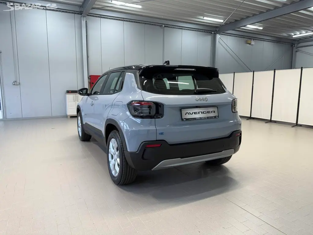 Jeep Avenger, Electric - Altitude 54kWh 156k - fotka 3