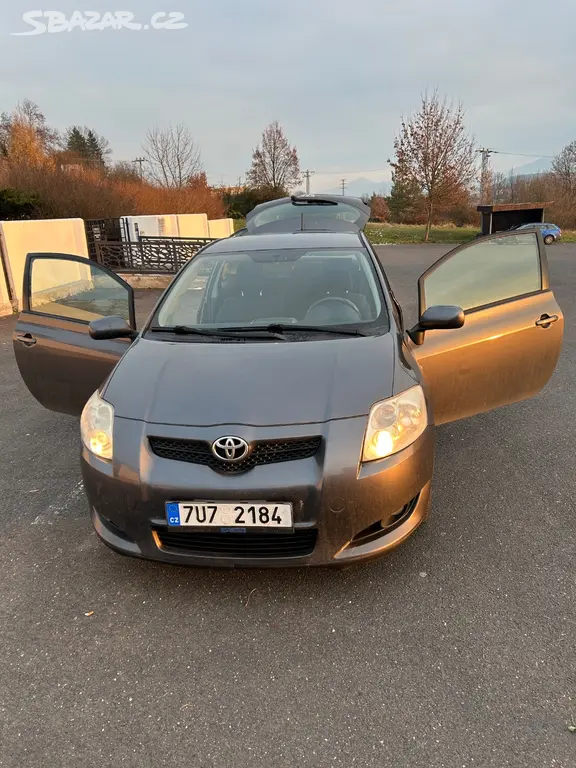 Toyota Auris 1.6 VVT-i (91 kW), benzín, r. 2007 - fotka 5