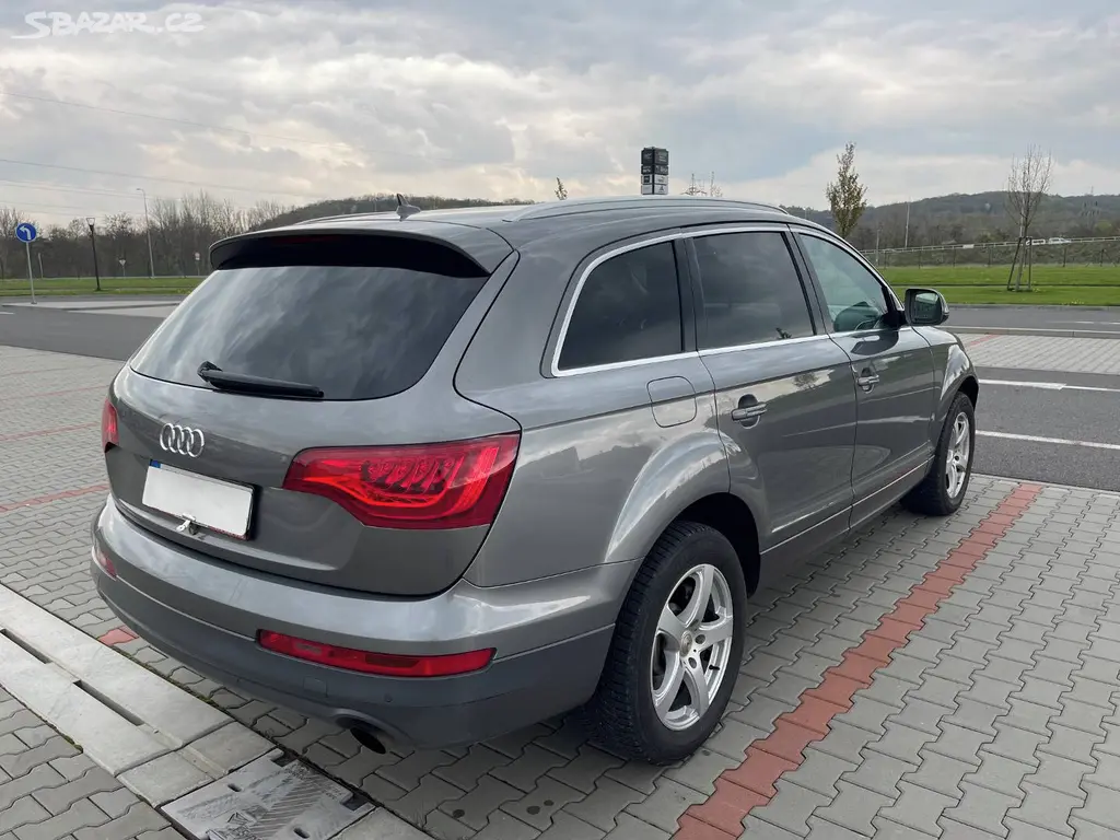 Audi Q7 3.0 TDi 176kw po faceliftu, 8 rychl. NAVI - fotka 2