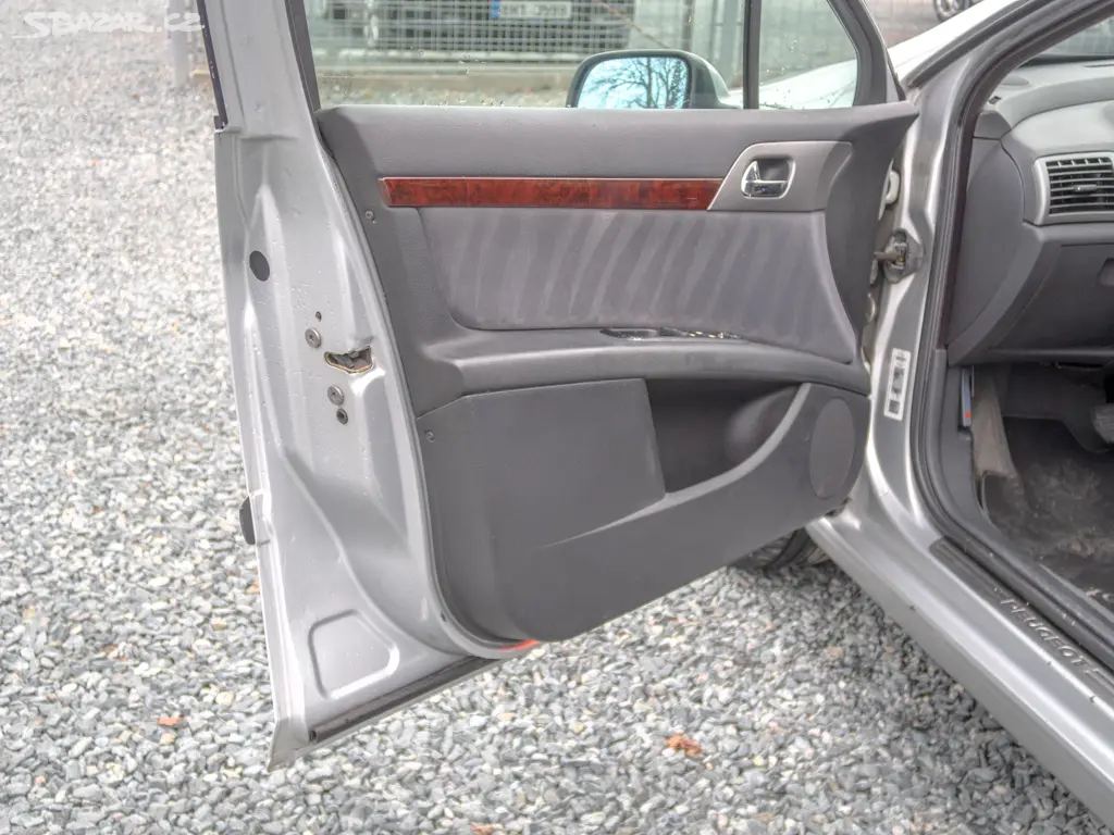 Peugeot 407 ČR 2.0HDI 100KW PO ROZVODECH - fotka 4