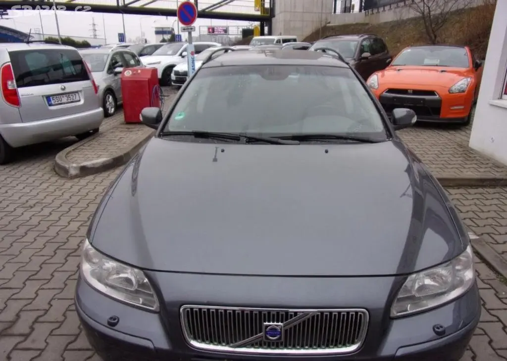 Volvo V70 2,5 D5 , 136kW nafta automatická - fotka 4