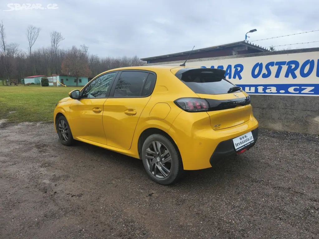 Peugeot 208 1.2 Benzín 2021 - fotka 5