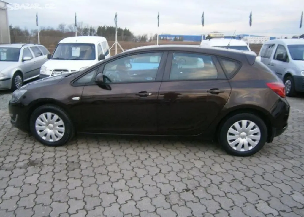 Opel Astra 1.4i 16v 88kw,CZ,serviska benzín - fotka 4