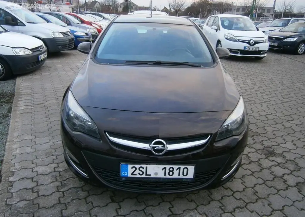 Opel Astra 1.4i 16v 88kw,CZ,serviska benzín - fotka 2