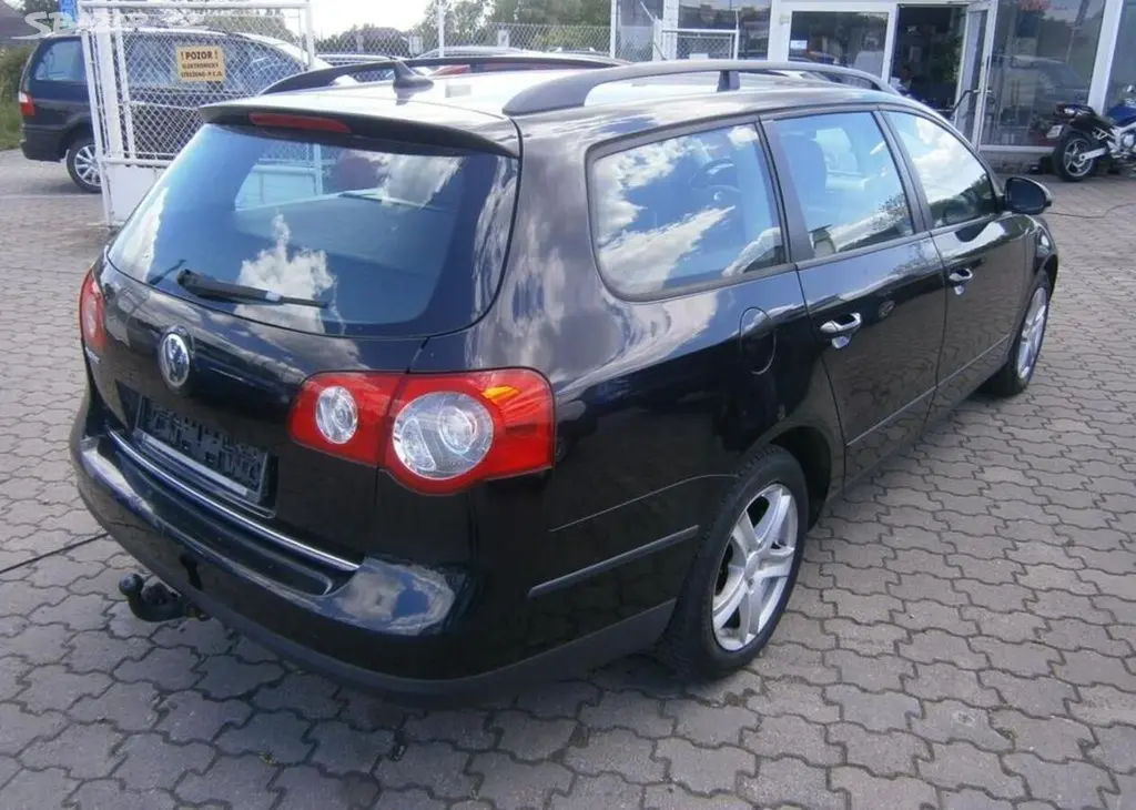 Volkswagen Passat 1.6 FSi benzín manuální - fotka 6