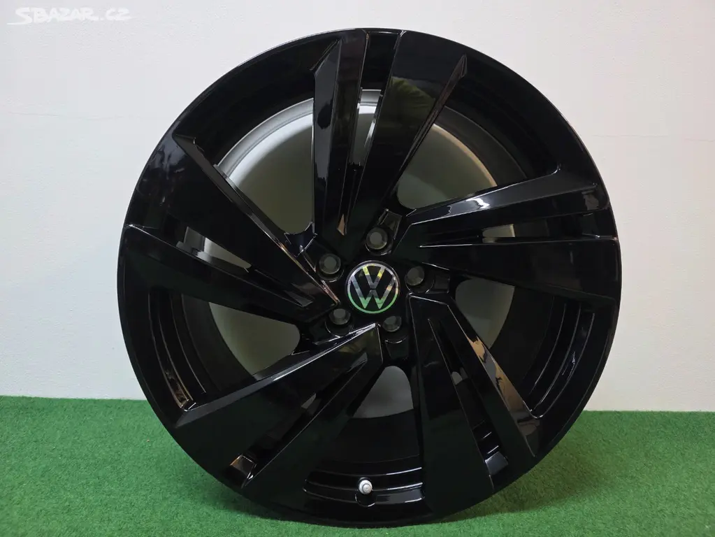 VW Touareg 3 Alu kola 20  760601025AA Originál Nevada