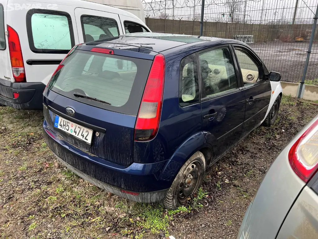 Ford Fiesta 1.3 44kw 2004 na náhradní díly - fotka 2