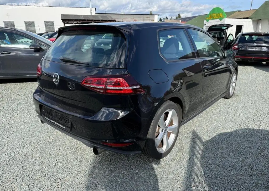Volkswagen Golf 2.0 GTI benzín manuální - fotka 5