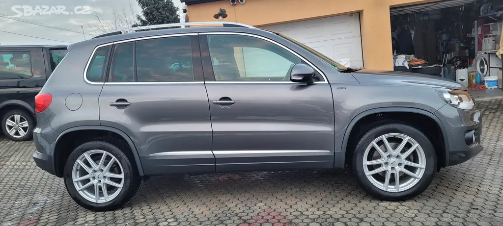 VW Tiguan 1,4TSi 110kW DSG R-Line Bi-Xenon 75000km - fotka 4