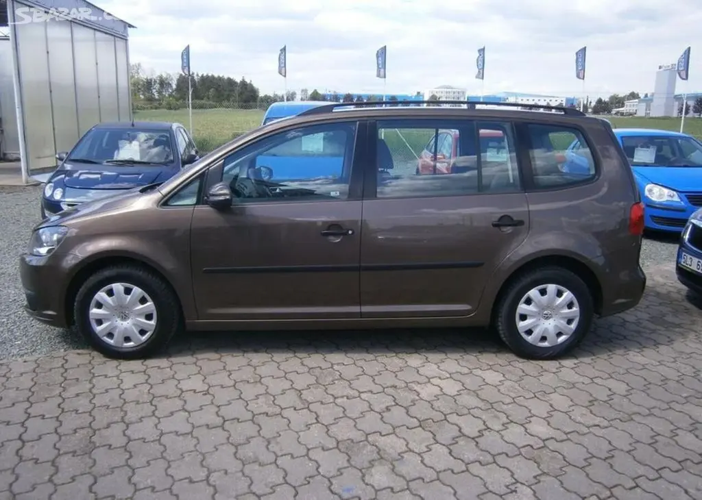 Volkswagen Touran 1.6TDi CZ,1.maj,serviska,2x ko - fotka 4