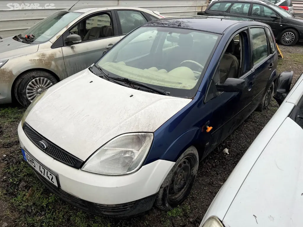 Ford Fiesta 1.3 44kw 2004 na náhradní díly - fotka 4