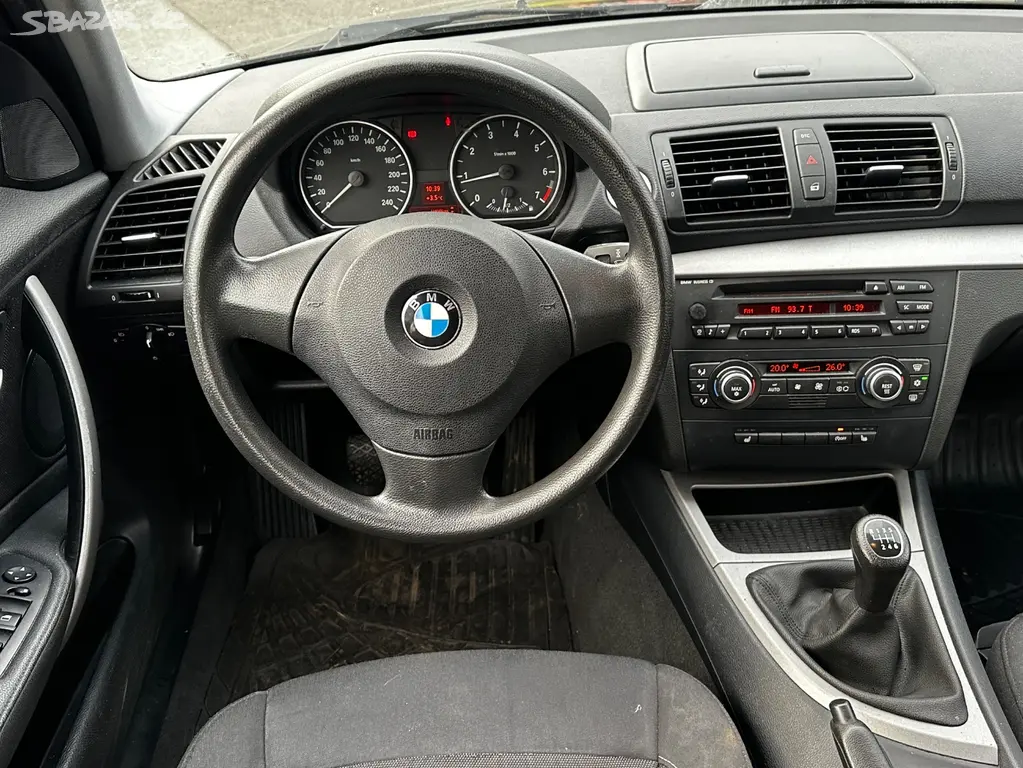 BMW e81 118 2.0i, r.2007, klima, serviska, STK - fotka 5