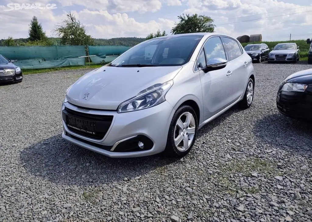 Peugeot 208 1.2 Automat, Klima, Tempomat benzín - fotka 3