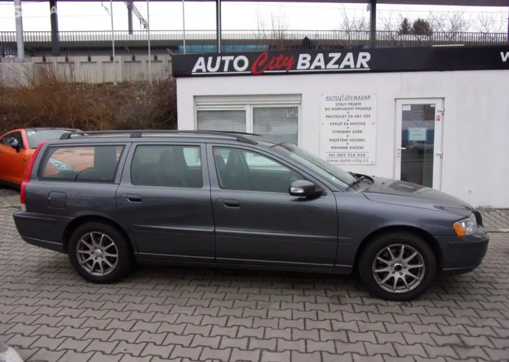 Volvo V70 2,5 D5 , 136kW nafta automatická - fotka 2
