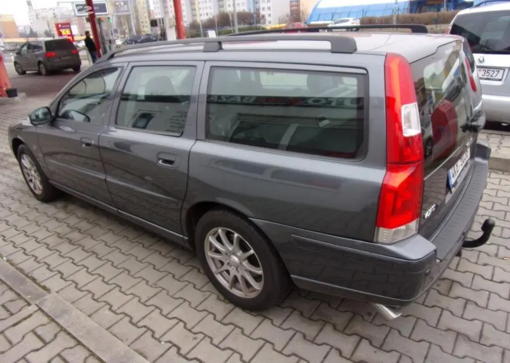 Volvo V70 2,5 D5 , 136kW nafta automatická - fotka 6