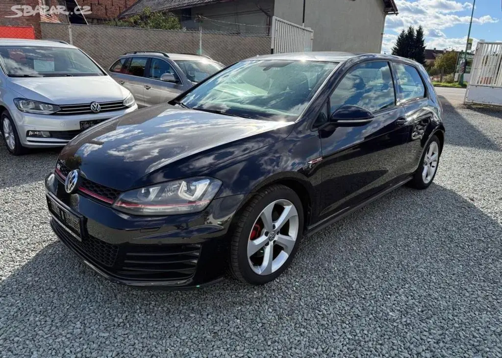 Volkswagen Golf 2.0 GTI benzín manuální - fotka 3