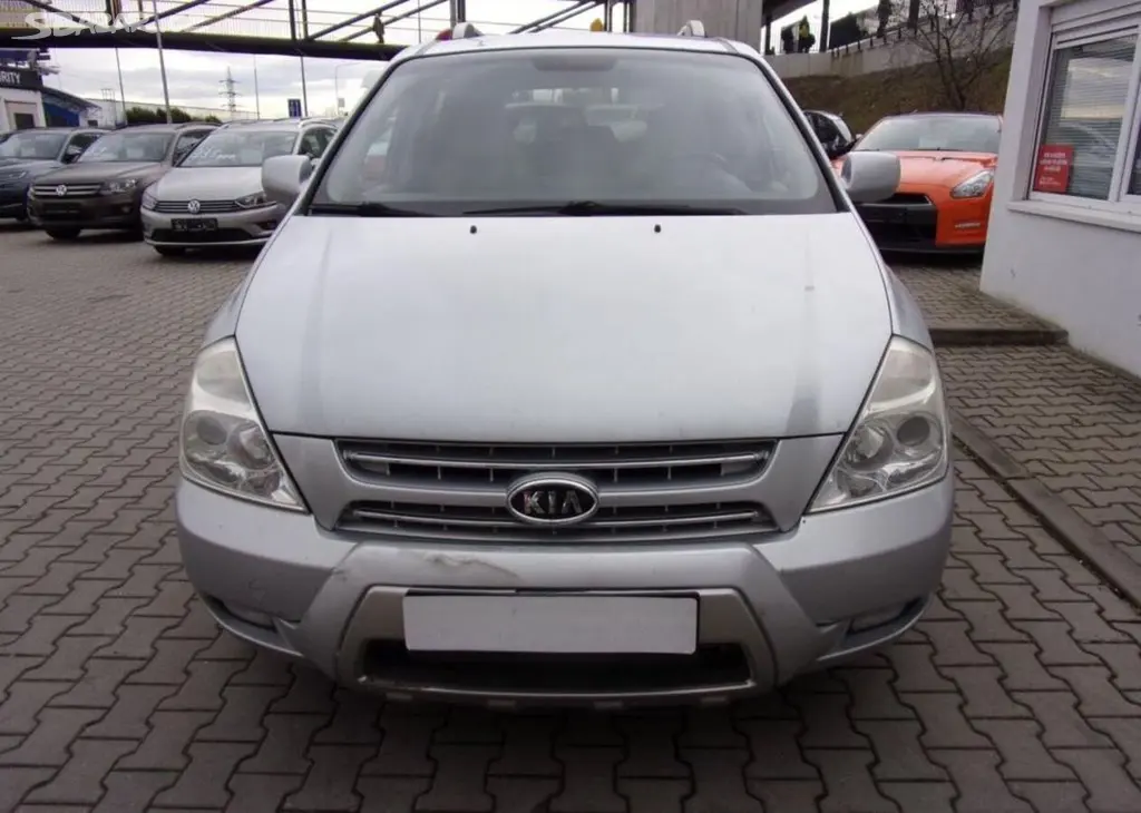 Kia Carnival 2,9 CRDi 136 kW 7-míst nafta manuální - fotka 3