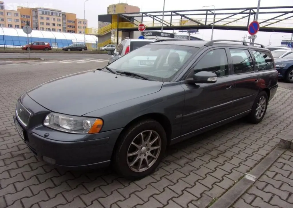 Volvo V70 2,5 D5 , 136kW nafta automatická - fotka 3