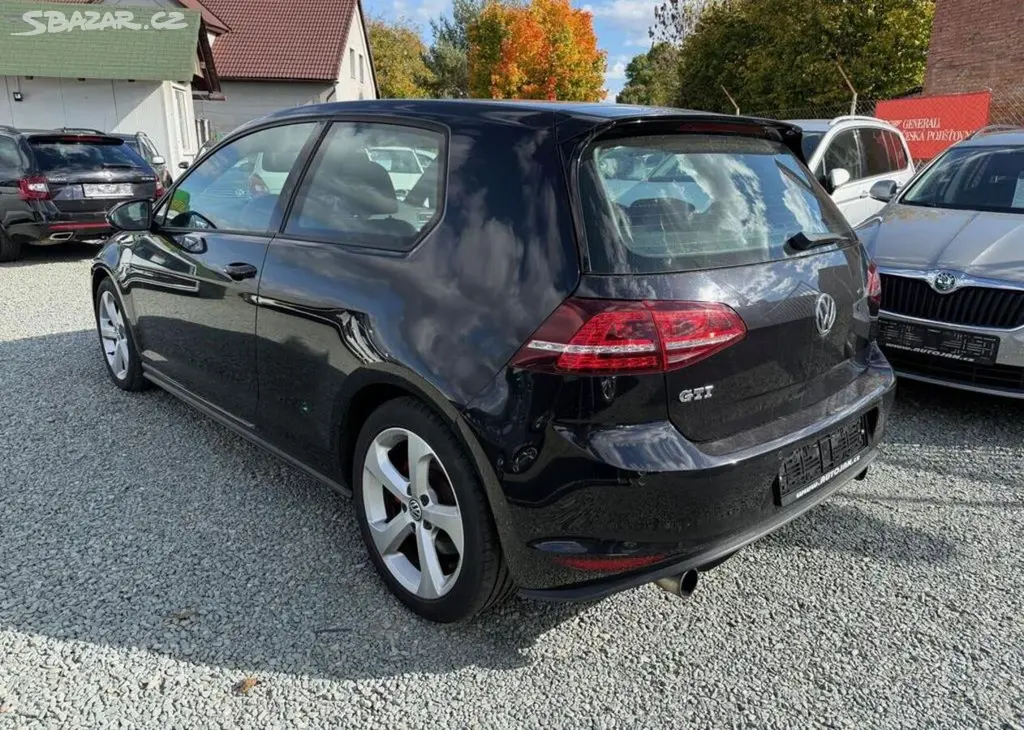 Volkswagen Golf 2.0 GTI benzín manuální - fotka 4