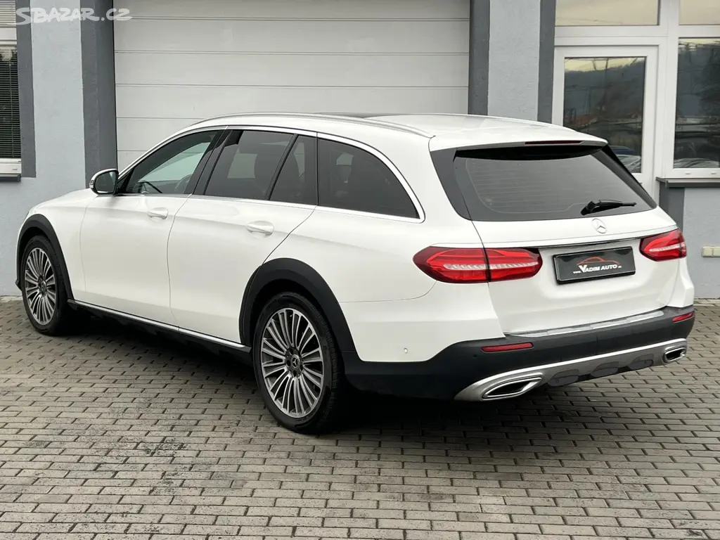 Mercedes-Benz Třídy E, E 220D 4MATIC ALL TERRAIN - fotka 3