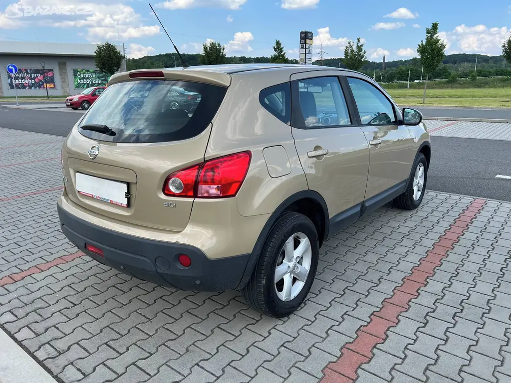 Nissan Qashqai 1.5 DCi 1. maj ČR digi klima - fotka 3