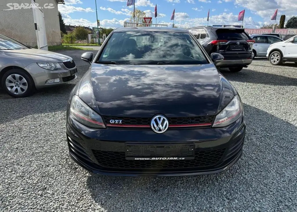 Volkswagen Golf 2.0 GTI benzín manuální - fotka 2
