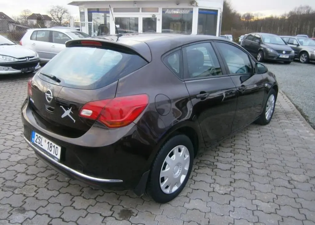 Opel Astra 1.4i 16v 88kw,CZ,serviska benzín - fotka 6