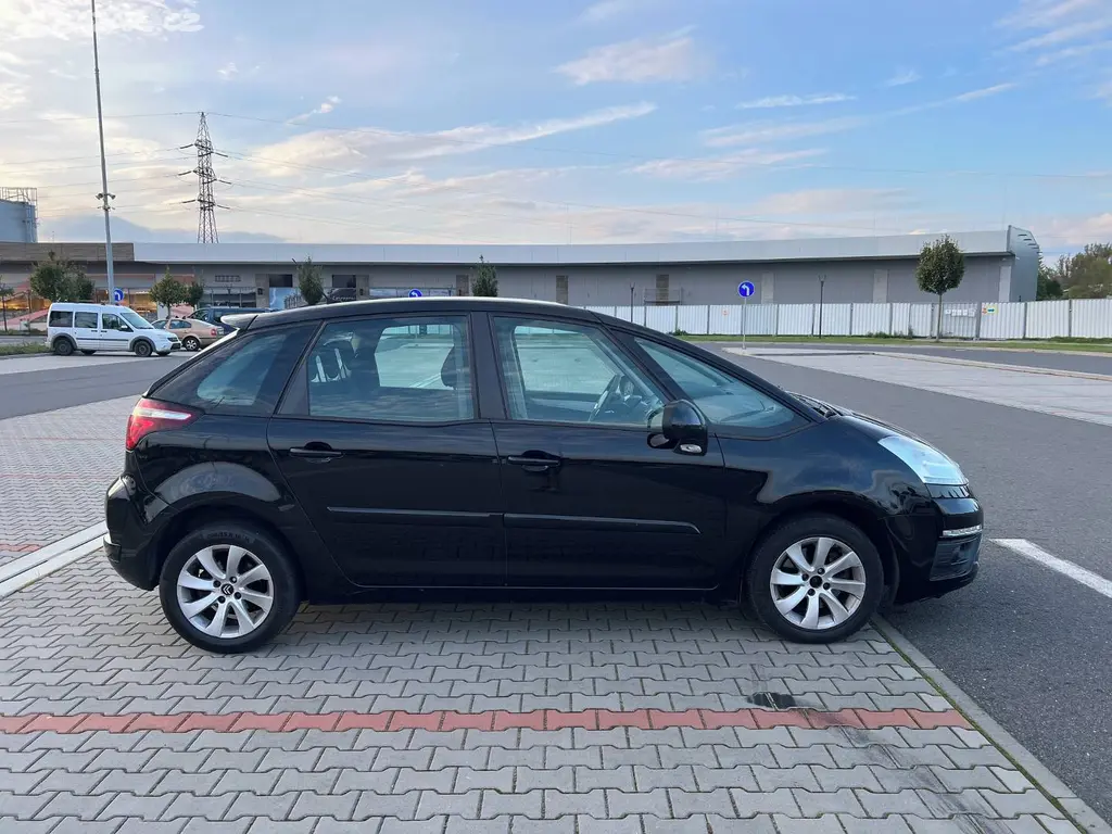 Citroen C4 Picasso 2.0 HDi 110kw digi klima 6rychl - fotka 2