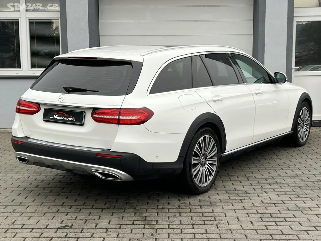 Mercedes-Benz Třídy E, E 220D 4MATIC ALL TERRAIN - fotka 4