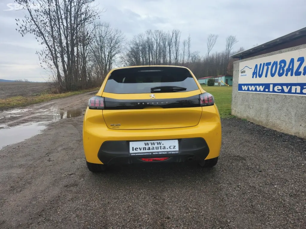 Peugeot 208 1.2 Benzín 2021 - fotka 6