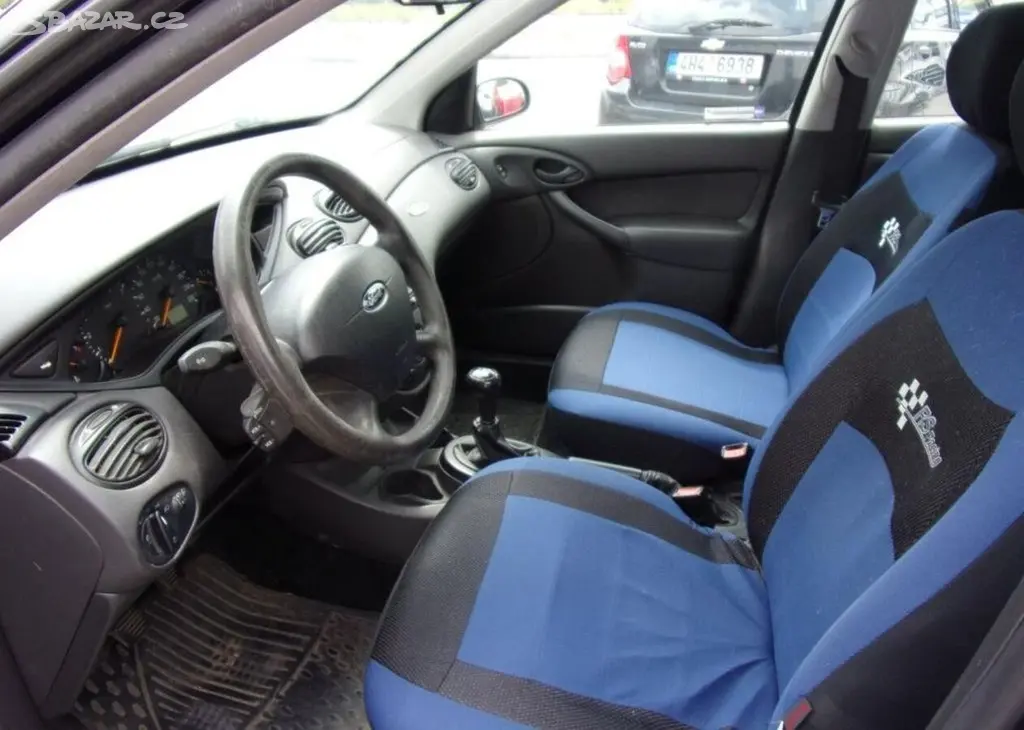 Ford Focus 1,6i klimatizace benzín manuální - fotka 6