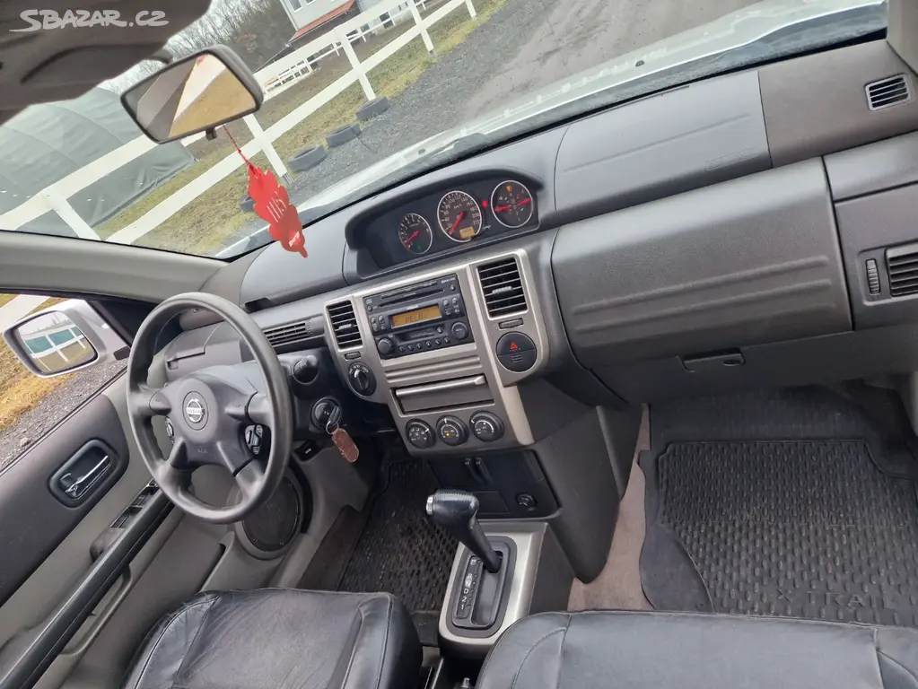 Nissan x-trail 2.5 benzin 4x4 - AUTOMAT - - fotka 6