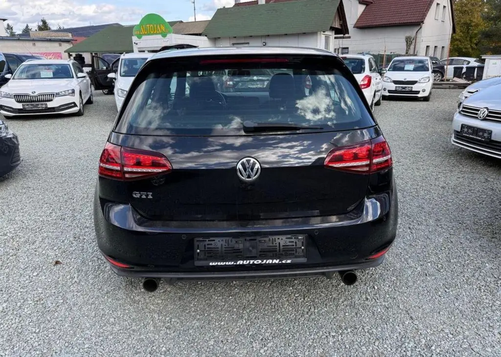 Volkswagen Golf 2.0 GTI benzín manuální - fotka 6