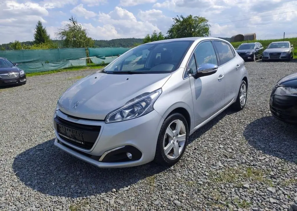 Peugeot 208 1.2 Automat, Klima, Tempomat benzín - fotka 2