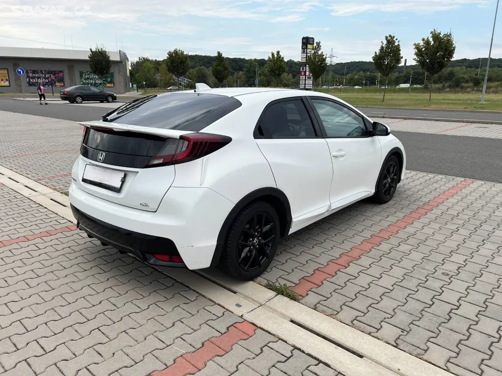 Honda Civic IX facelift 1.8 i-VTEC 104kw koup. ČR - fotka 3