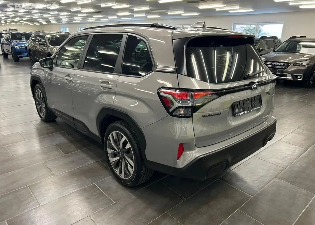 Subaru Forester 2.0 Touring 2025 4x4 nové | Zá - fotka 4