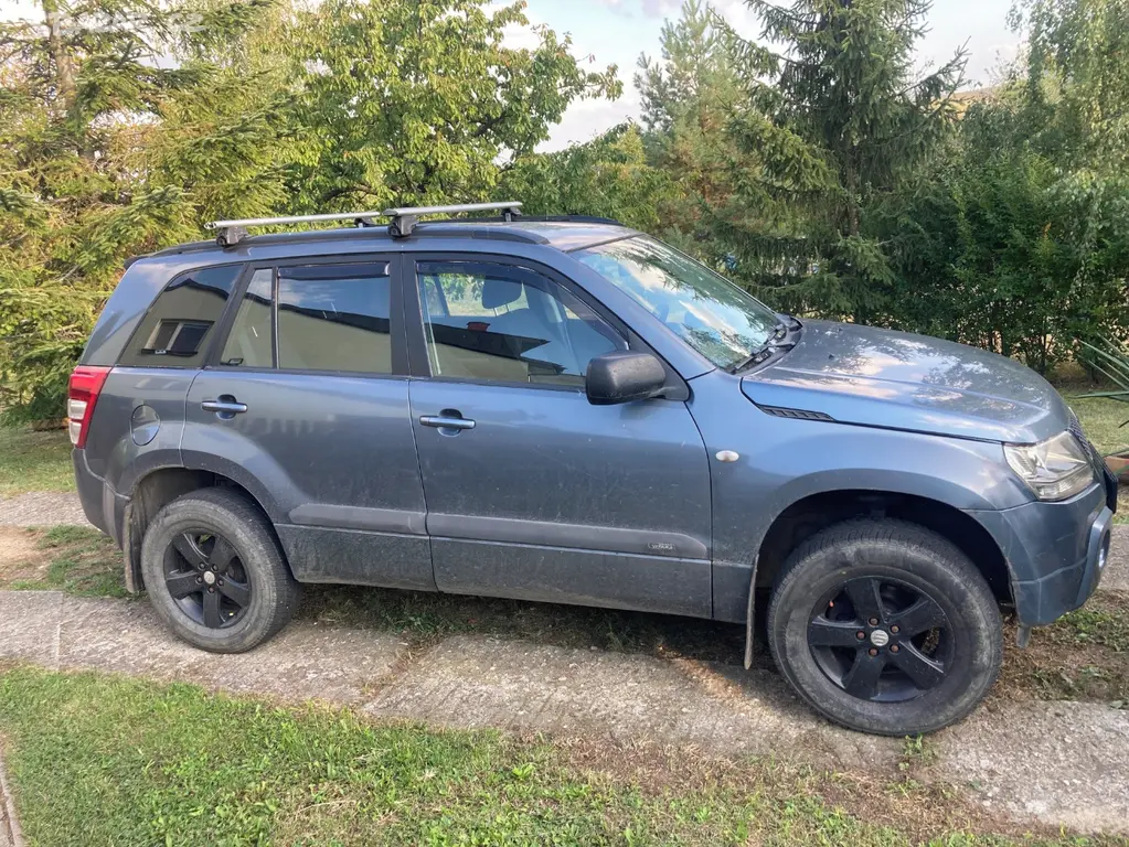 Suzuki Grand Vitara 2.0i +hromada náhradních dílů