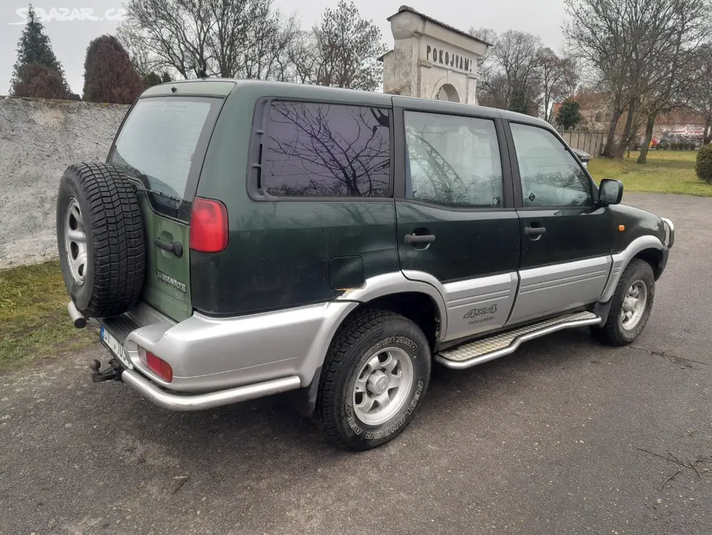 Nissan terrano nová STK 7míst klimatizace šnorchl - fotka 3