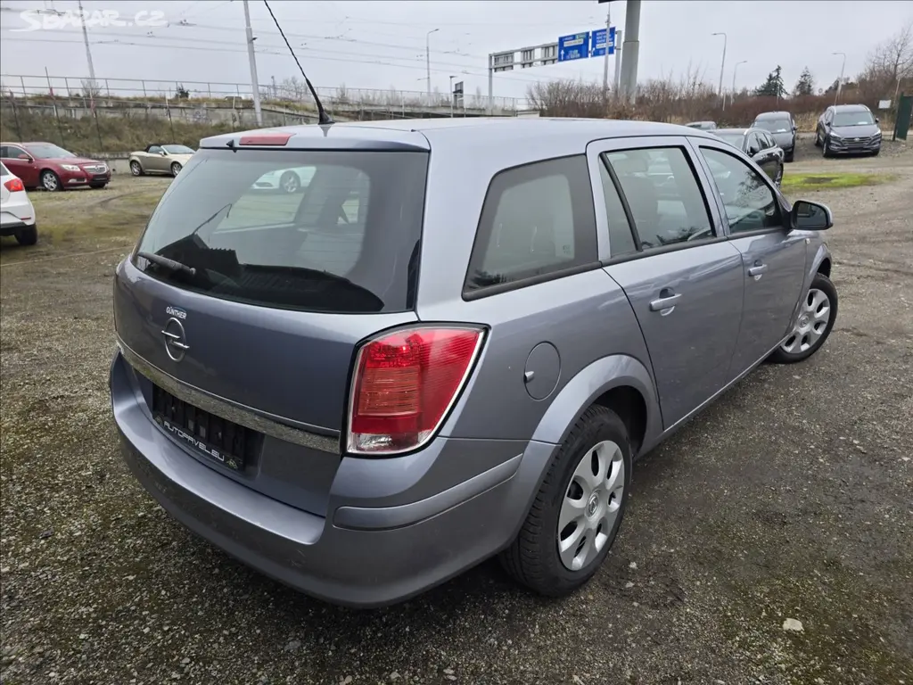 Opel Astra, 1,6 i 85 kw - fotka 5