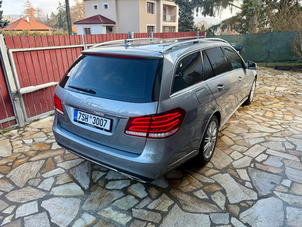 Mercedes-Benz Třídy E, 350CDI 190KW 4-MATIC AIR-MATIC - fotka 4
