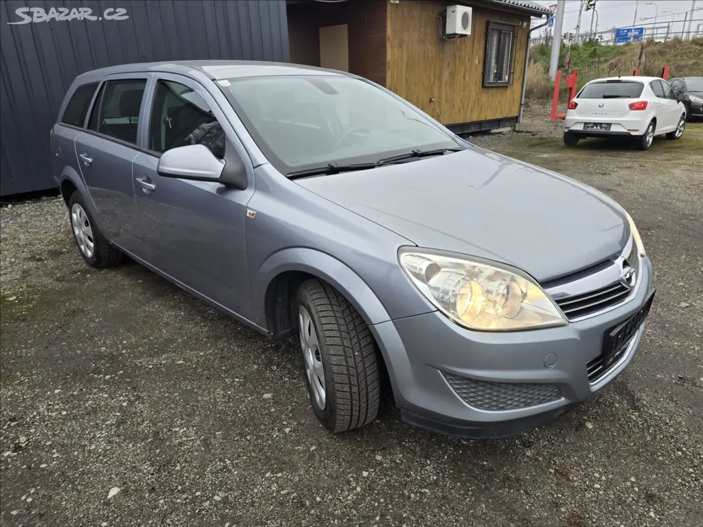 Opel Astra, 1,6 i 85 kw - fotka 3